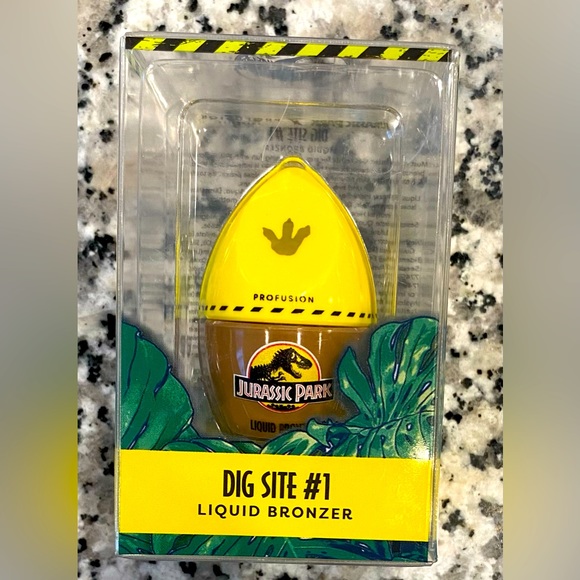 Jurassic Park X Jurassic Park Liquid Bronzer Dig Site 1 - Picture 6 of 9